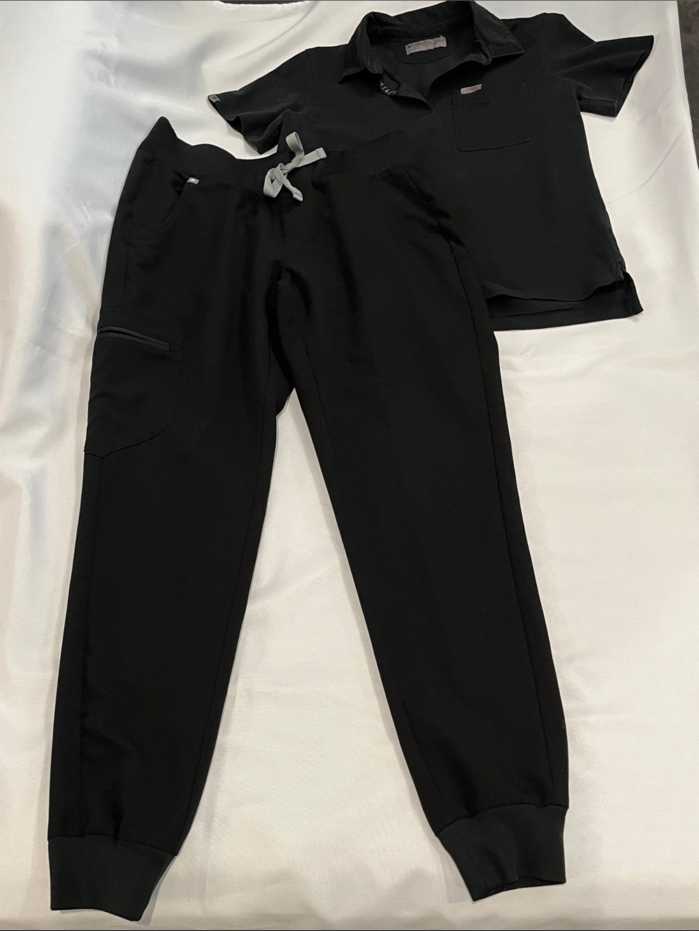 Figs Black Short-Sleeve Scrub Polo and Jogger Set Sz. S very good condition.